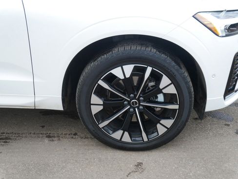 Used 2026 Volvo XC60 B5 Plus w/ Climate Package image 9