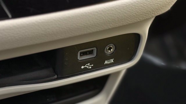 Used 2019 Chrysler Pacifica Touring-L FWD image 33