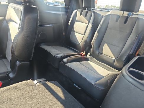 Used 2017 Ford Explorer XLT w/ Equipment Group 202A AWD/4WD image 13