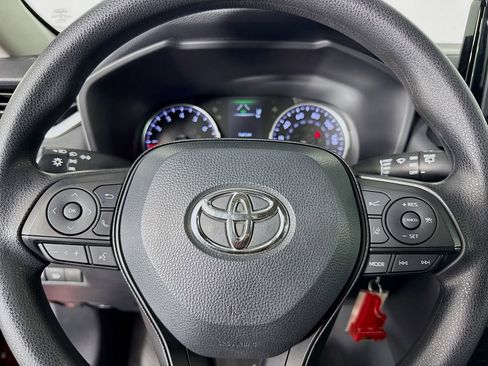 Used 2022 Toyota RAV4 LE image 16