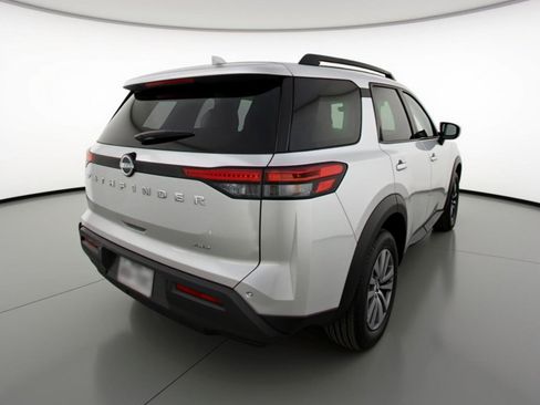 Used 2025 Nissan Pathfinder SV image 7