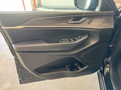 Used 2025 Jeep Grand Cherokee L Limited w/ Trailer Tow Package image 17