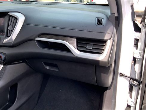 Used 2023 GMC Terrain SLE w/ Driver Convenience Package image 17