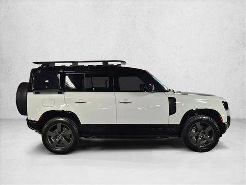 Used 2023 Land Rover Defender 110 X-Dynamic SE AWD/4WD image 4
