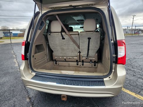 Used 2014 Chrysler Town & Country Touring image 21