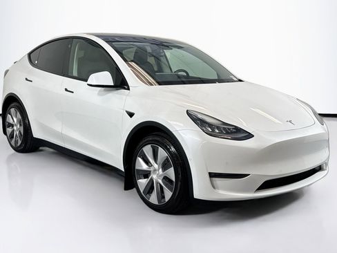 Used 2021 Tesla Model Y Long Range image 3