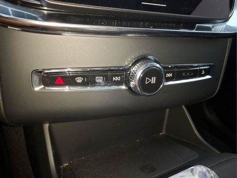 Certified 2026 Volvo XC90 B6 Plus w/ Protection Package Premier AWD/4WD image 15