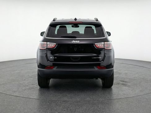 Used 2025 Jeep Compass Latitude AWD/4WD image 7