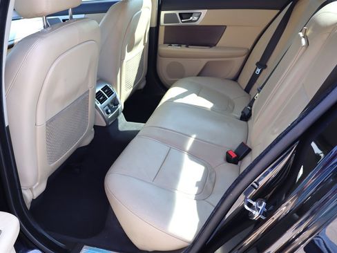Used 2013 Jaguar XF RWD image 20