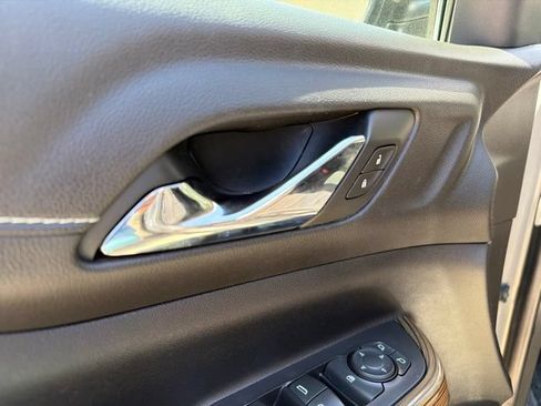 Used 2019 GMC Acadia SLE FWD image 19