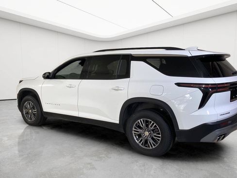 Used 2025 Chevrolet Traverse LT FWD image 56