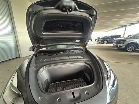 Used 2024 Tesla Model Y Long Range AWD/4WD image 27