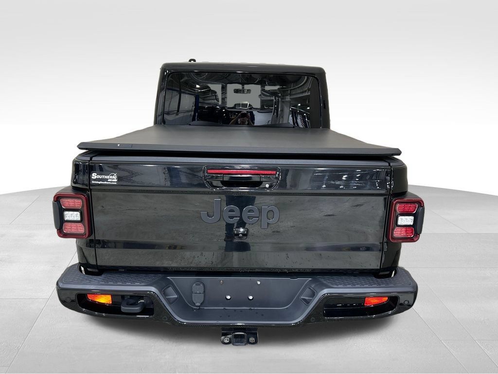 Used 2023 Jeep Gladiator Overland AWD/4WD image 4