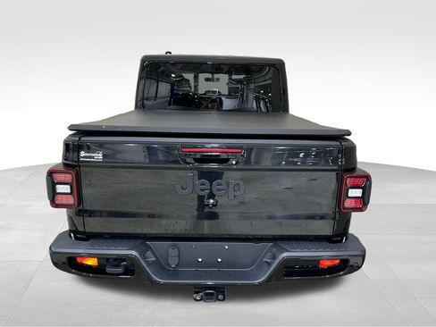 Used 2023 Jeep Gladiator Overland AWD/4WD image 4