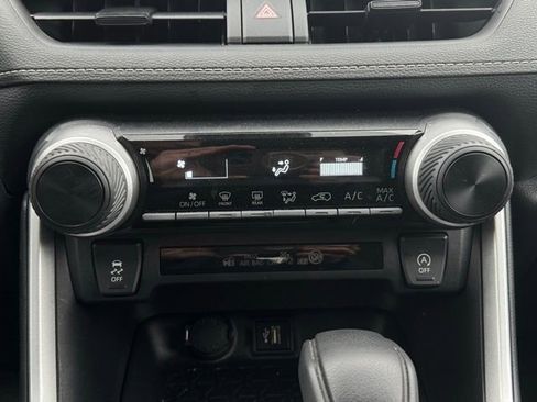 Used 2024 Toyota RAV4 LE image 28