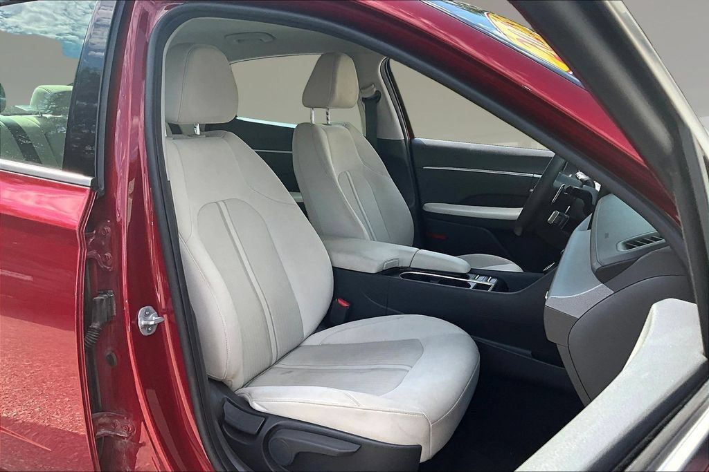 Used 2025 Hyundai Sonata SEL FWD image 24