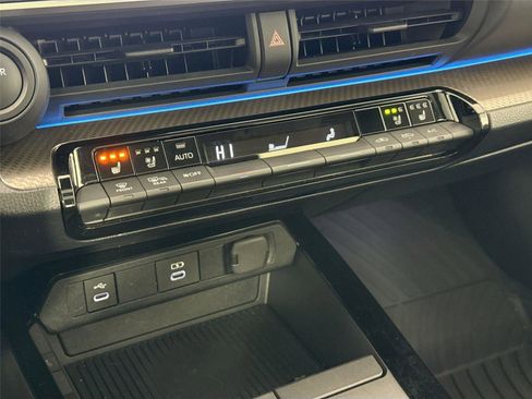 Used 2025 Toyota Prius Limited image 27