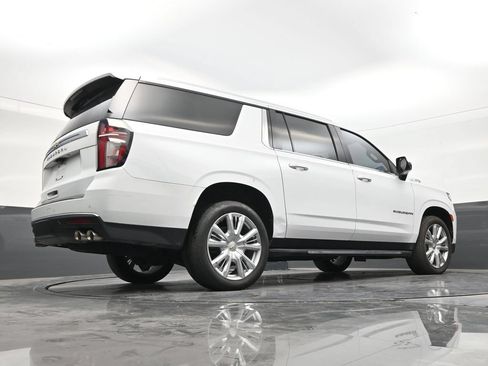Used 2022 Chevrolet Suburban High Country RWD image 23