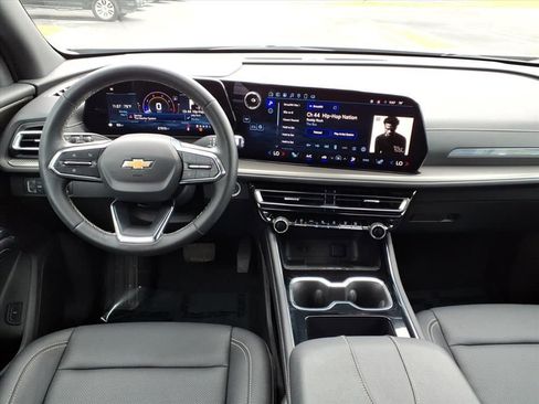 Used 2025 Chevrolet Traverse LT w/ Driver Confidence Package FWD image 23