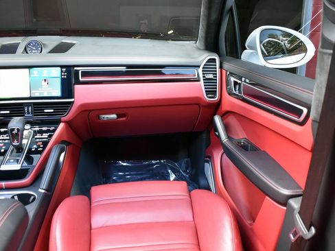 Used 2023 Porsche Cayenne Turbo w/ Premium Package Plus image 17