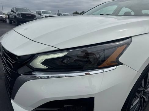 Used 2025 Nissan Altima 2.5 SV FWD image 21