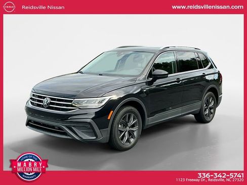Used 2022 Volkswagen Tiguan SE image 1