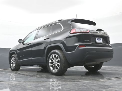 Used 2019 Jeep Cherokee Latitude Plus w/ Cold Weather Group AWD/4WD image 36