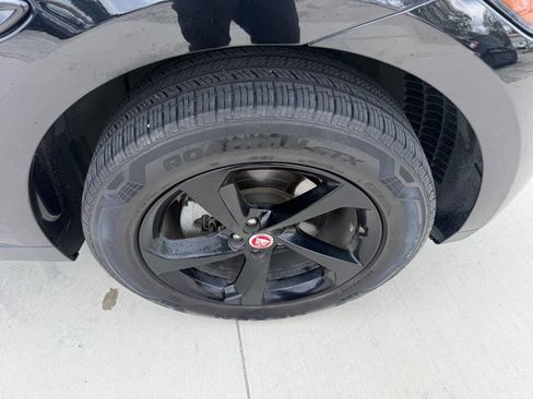 Used 2019 Jaguar F-PACE Premium image 36