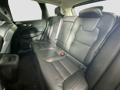Certified 2022 Volvo XC60 B5 Momentum w/ Advanced Package image 25