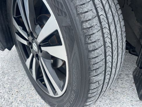 Used 2019 Nissan Kicks SR w/ SR Premium Package image 18