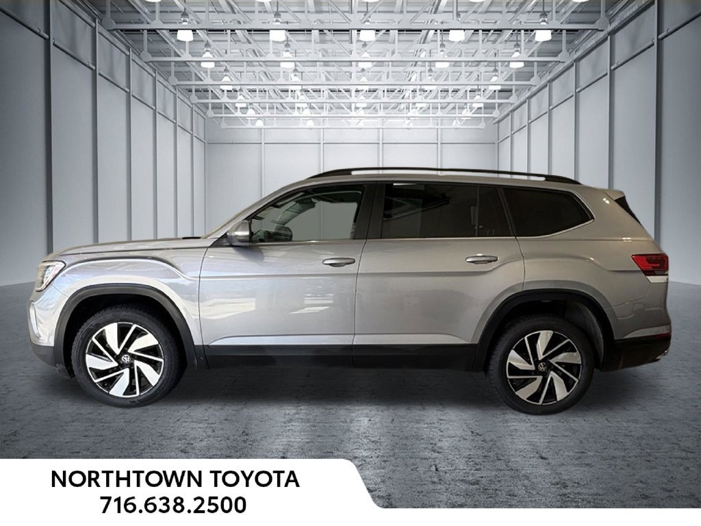 Used 2025 Volkswagen Atlas SE AWD/4WD image 2