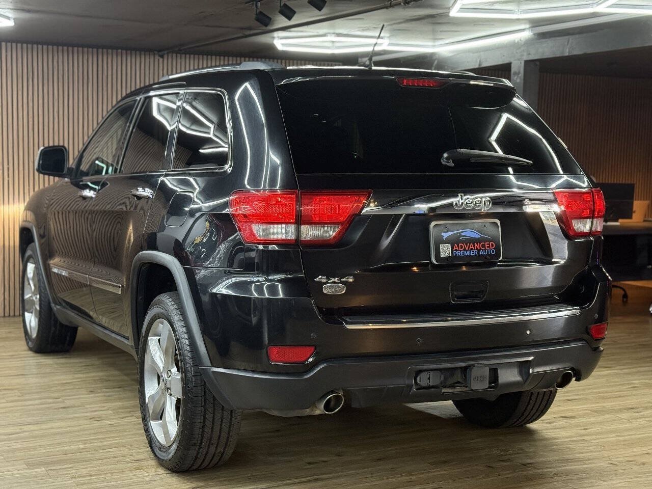 Used 2011 Jeep Grand Cherokee Overland AWD/4WD image 13