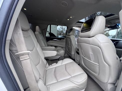 Used 2017 Cadillac Escalade Luxury image 15