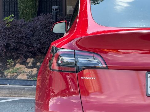 Used 2022 Tesla Model Y Long Range AWD/4WD image 15