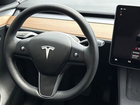 Used 2025 Tesla Model Y Long Range RWD image 15