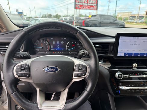 Used 2021 Ford Explorer Limited w/ Equipment Group 301A RWD image 25