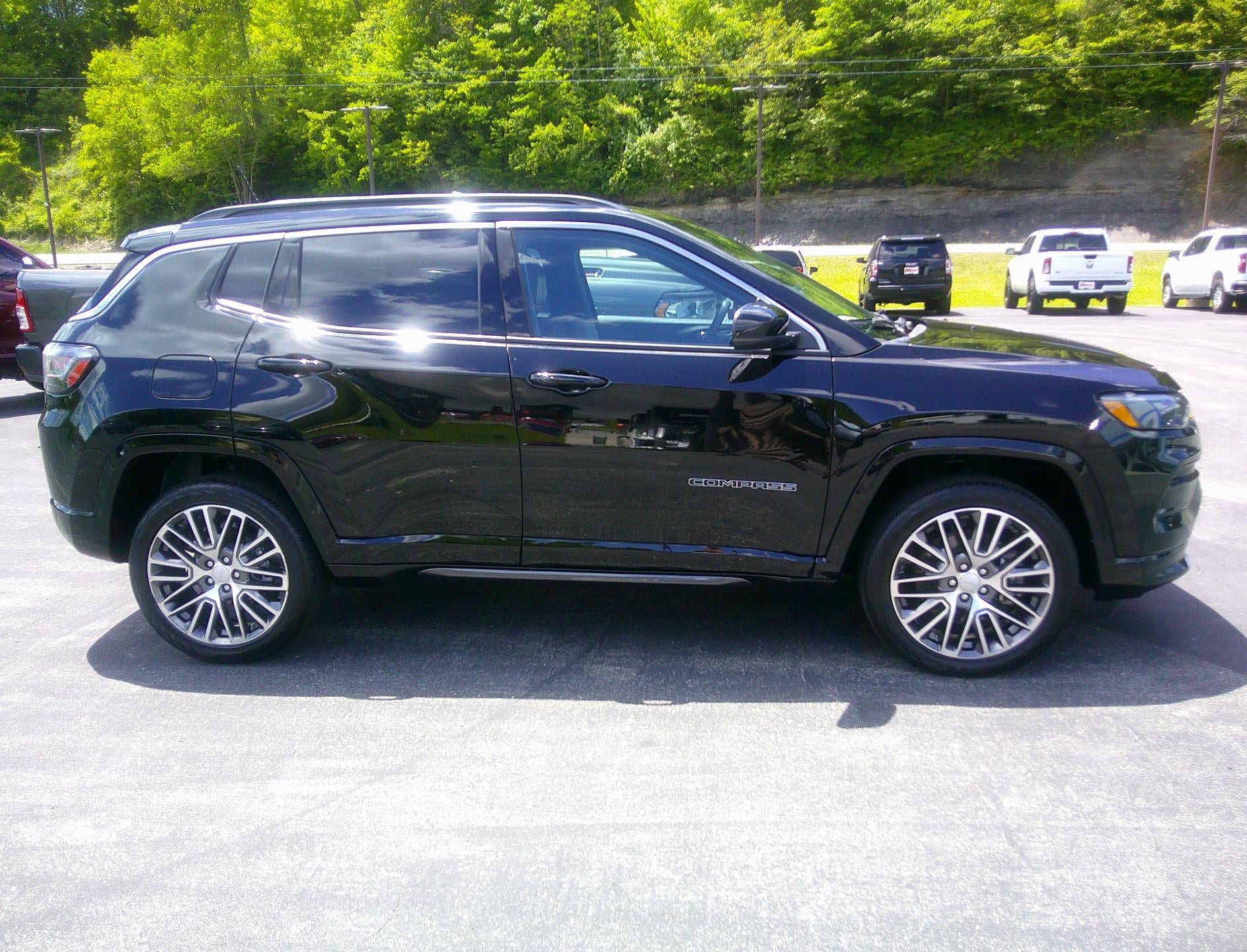 Used 2023 Jeep Compass Limited w/ Elite Group AWD/4WD image 5