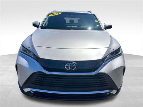 Certified 2024 Toyota Venza XLE AWD/4WD image 8