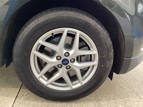 Used 2022 Ford Edge SEL w/ Convenience Package image 9