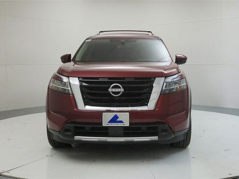 Used 2024 Nissan Pathfinder SL image 2