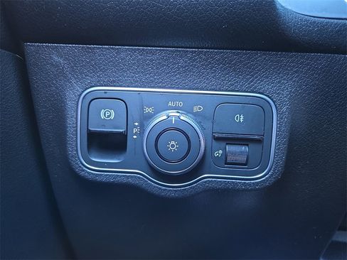 Certified 2022 Mercedes-Benz GLB 35 AMG 4MATIC image 27