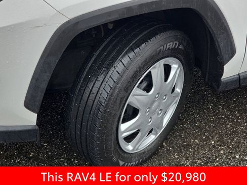 Used 2021 Toyota RAV4 LE image 38
