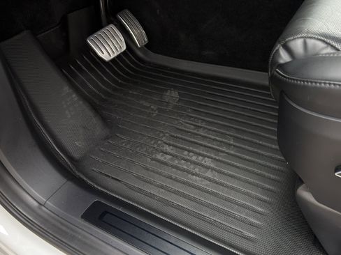 Used 2023 Tesla Model X image 22