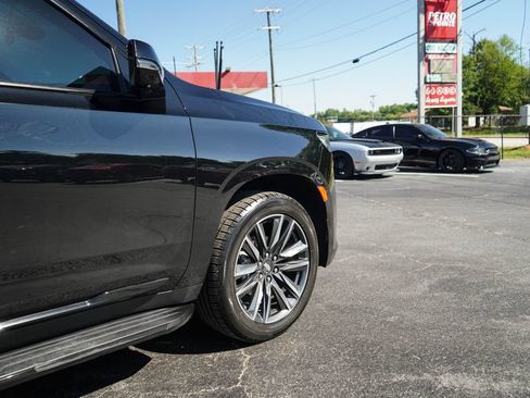 Used 2023 Cadillac Escalade Sport AWD/4WD image 18