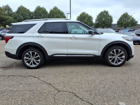Used 2025 Ford Explorer Platinum w/ Ultimate Package AWD/4WD image 6