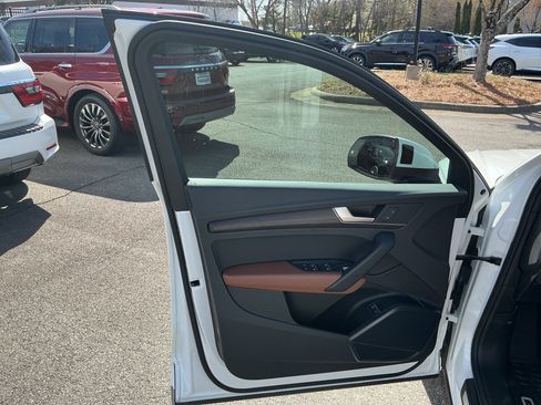 Used 2025 Audi Q5 e Premium image 11