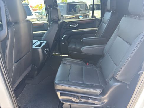 Used 2025 GMC Yukon XL Denali AWD/4WD image 19