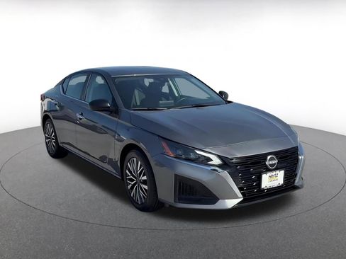 Used 2025 Nissan Altima 2.5 SV image 3