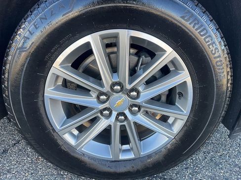 Used 2023 Chevrolet Traverse LT image 9