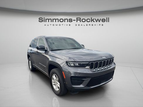 Used 2024 Jeep Grand Cherokee Laredo w/ Luxury Tech Group I AWD/4WD image 7